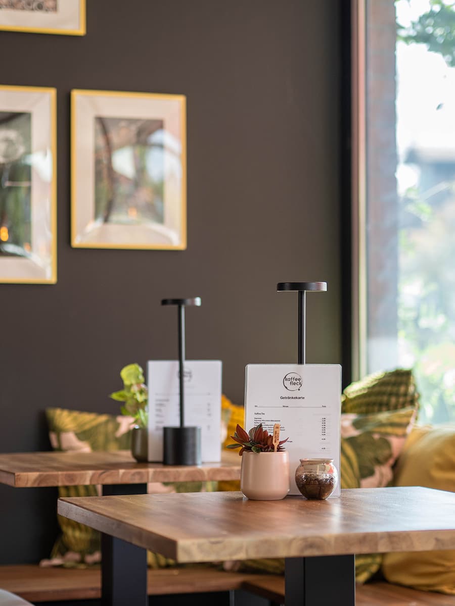 Bild Tisch mit Menukarte